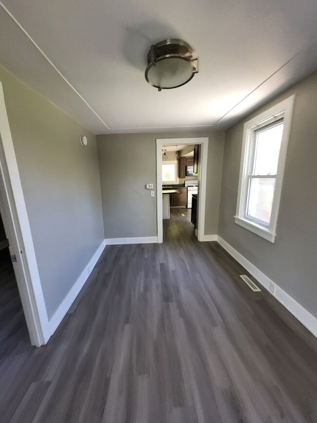 Building Photo - 372 Orchard Ave