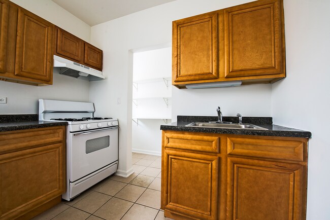 Building Photo - 8155 S Ingleside