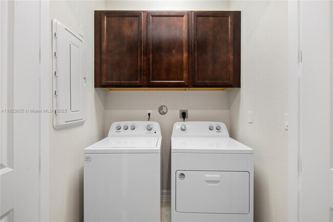 Building Photo - 4488 Appleton Cir E