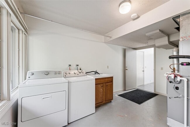 Building Photo - 41 S Cedar St
