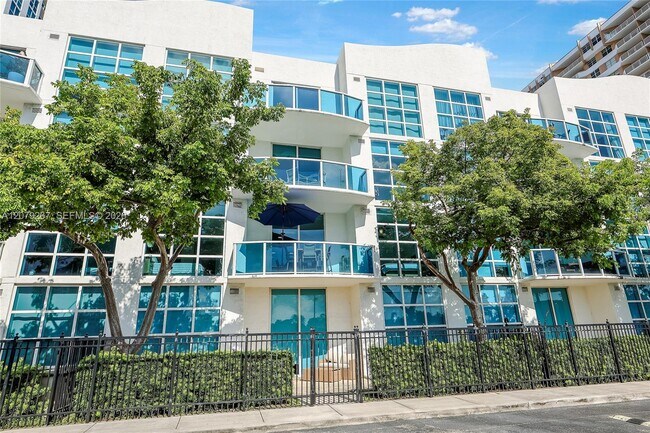 Building Photo - 1945 S Ocean Dr
