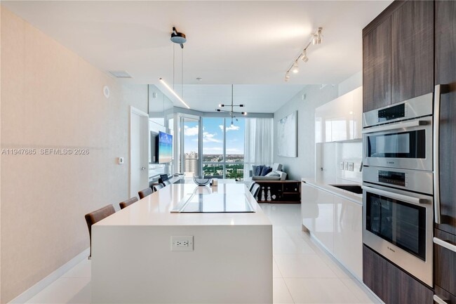 Building Photo - 851 NE 1st Ave