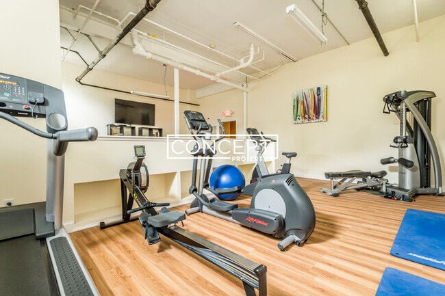 Building Photo - 136 Highland Ave