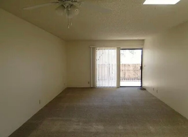 Building Photo - Lovely Foothills Townhouse 2br/2bth $1,400...