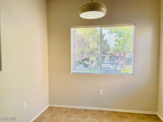 Building Photo - 1050 E Cactus Ave