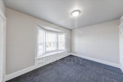 Building Photo - 622 N Mulberry St