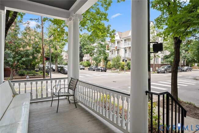 Building Photo - 1527 Grove Ave