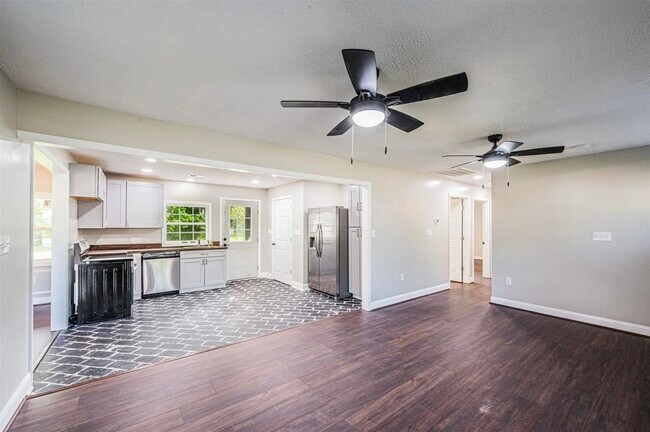 Building Photo - 204 Wilson Ave