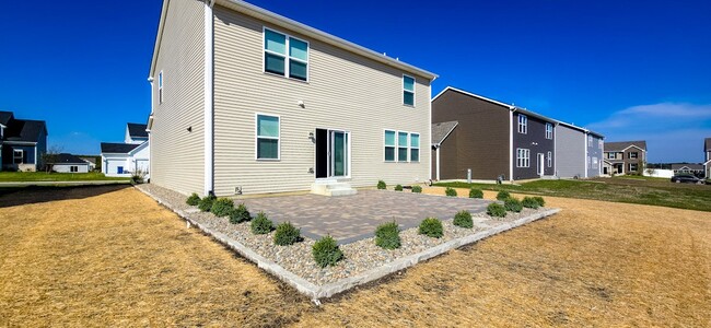 Building Photo - 8487 Redmond St