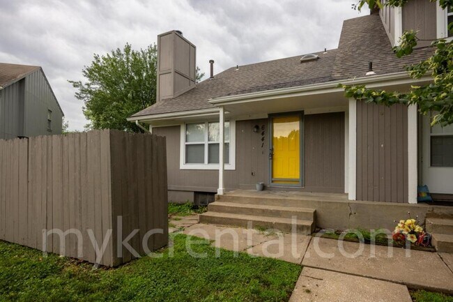 Primary Photo - 6441 Hallet St