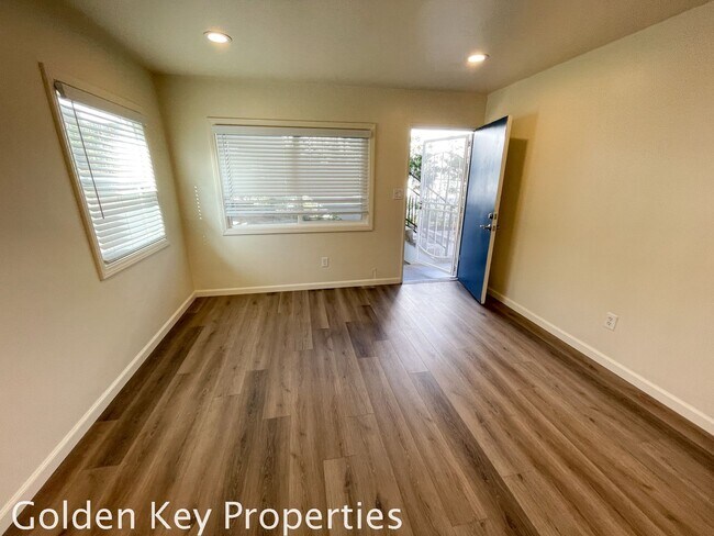 Building Photo - Remodeled 2-bedroom, 1 bathroom apartment blocks from the sand in Encinitas!