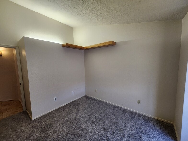Building Photo - 4609 Fairfax Dr NW