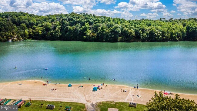 Building Photo - 6042 Fallfish Ct