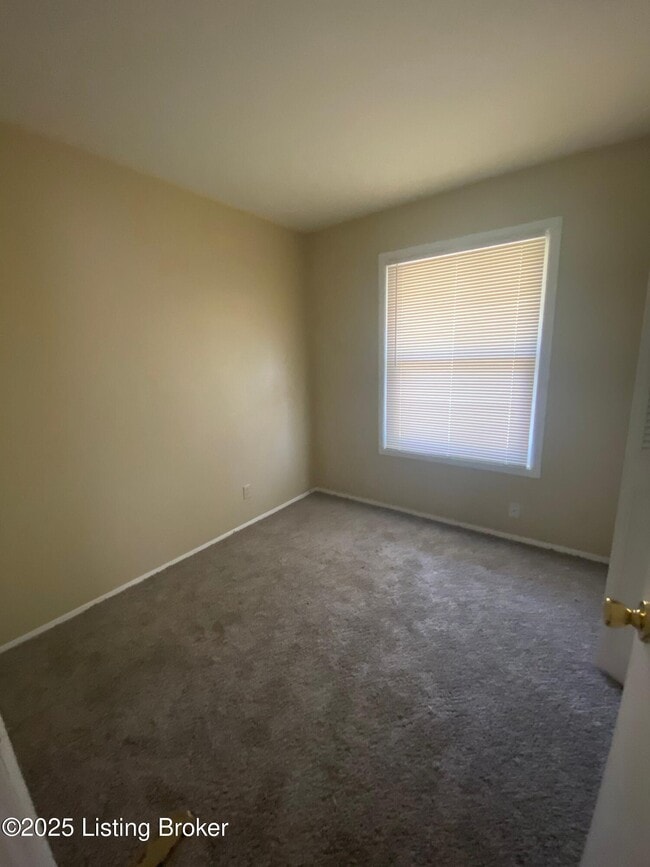 Building Photo - 536 Crestwood Rd