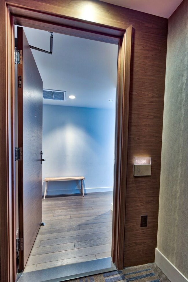 Building Photo - 2bd/1.75ba Seattle Condo