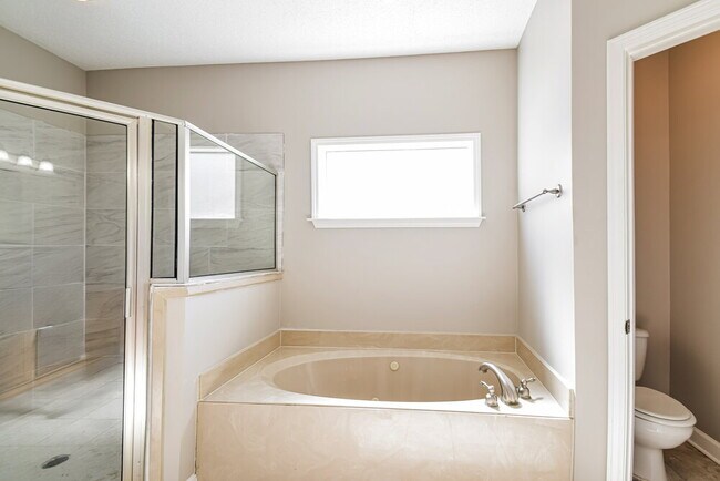 Building Photo - 1721 Englehart St