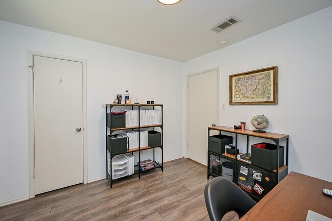 Building Photo - 5 Rock Pine Ct