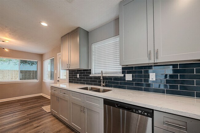 Building Photo - 1623 Cherry Ridge Dr
