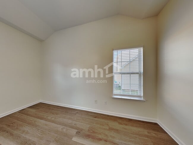 Building Photo - 936 Anchor Way NE