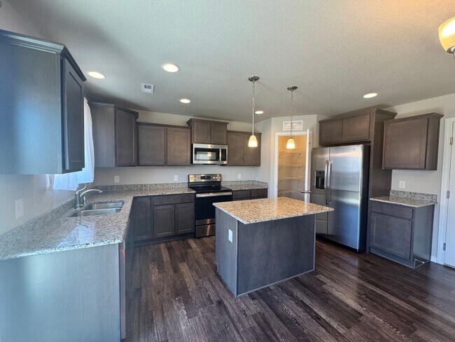 Building Photo - Updated 3 Bedroom in Enclaves at Mountain ...
