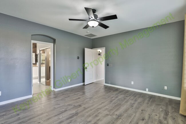 Building Photo - Spacious 4-Bedroom Home with Pool in Gilbe...