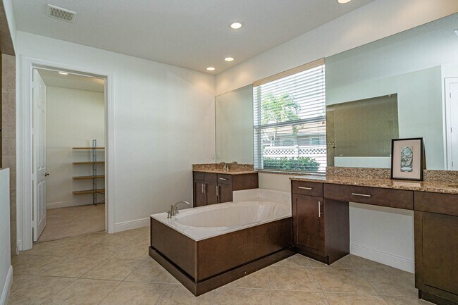 Building Photo - 4229 Diamond Square