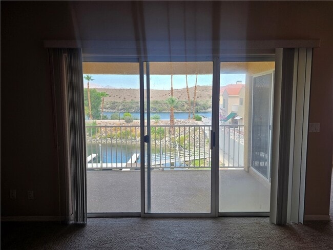 Building Photo - 1825 E Shore Villas Dr