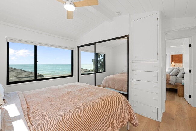Building Photo - 2988 Solimar Beach Dr