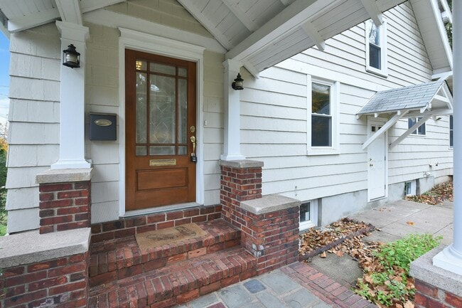 Building Photo - 195 Hillside Ave