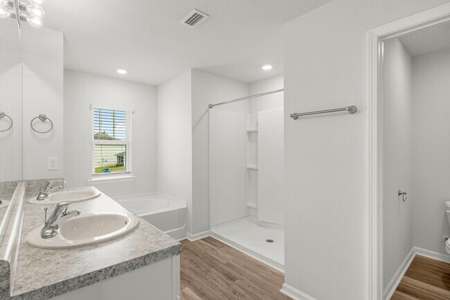 Building Photo - 5832 Viking Wy