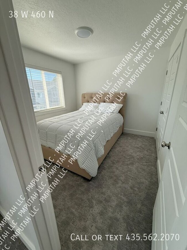 Building Photo - 38 W 460 N