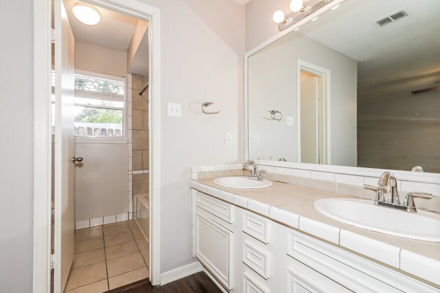 Building Photo - 23127 Briarcreek Blvd