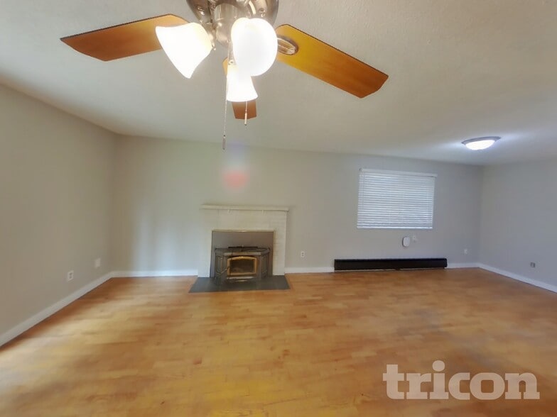 Building Photo - 12306 86 Ave E