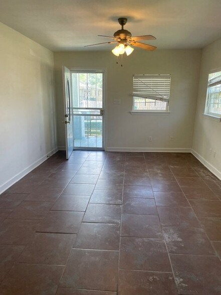 Building Photo - 1723 Lizardi St