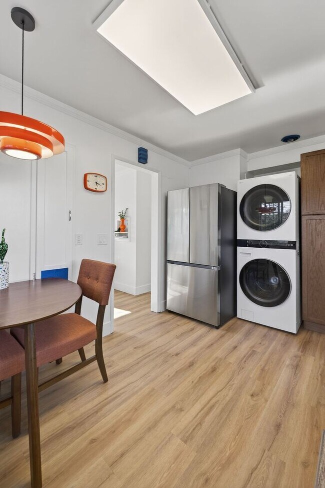 Building Photo - Welcome to Reno Nevada’s Biggest Little BnB !!