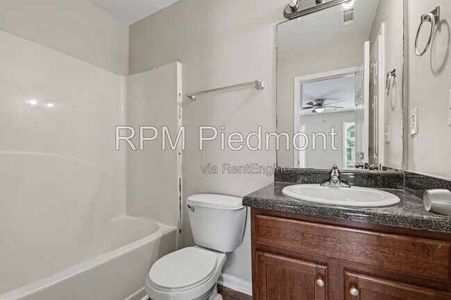 Building Photo - 739 Prince Pl NW