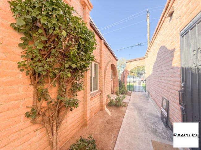 Building Photo - Modern 2/1 Condo in Phoenix!