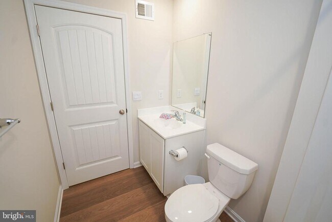 Building Photo - 852 Mersey Ln