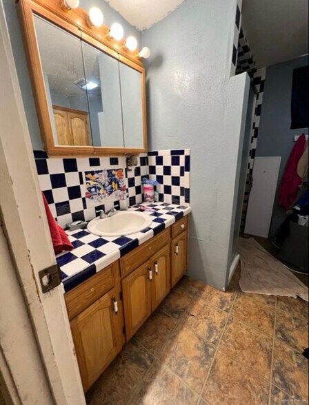 Building Photo - 7107 Sylvia Handy St