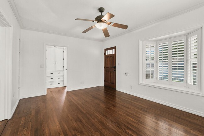 Building Photo - 4740 W Mountain View Dr