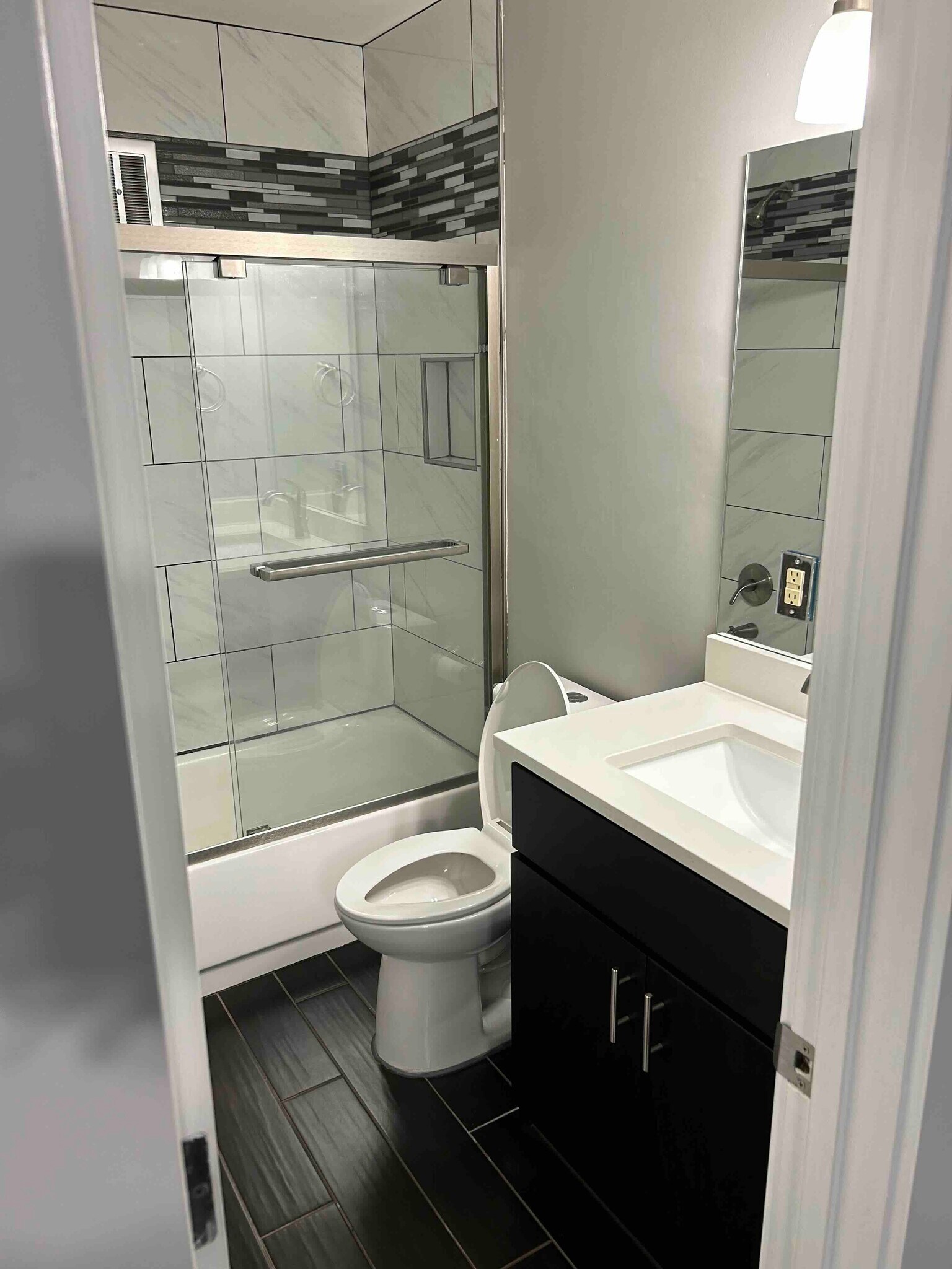 Building Photo - 2601 Hillsboro Pike