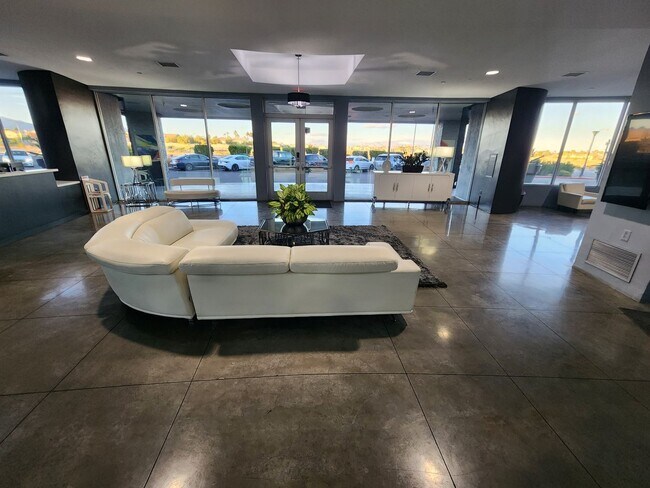 Building Photo - Exceptional Two Level 3 bedroom Condo in upscale Luxe Lofts