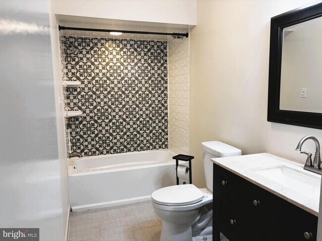 Building Photo - 24 Pickwick Pl