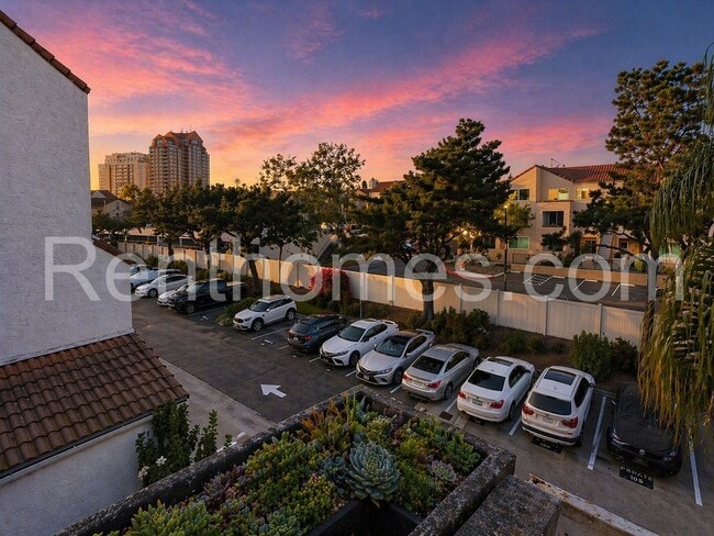 Building Photo - 8308 Regents Rd
