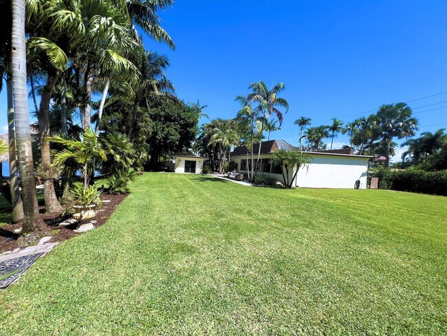 Building Photo - 7315 Pine Tree Ln
