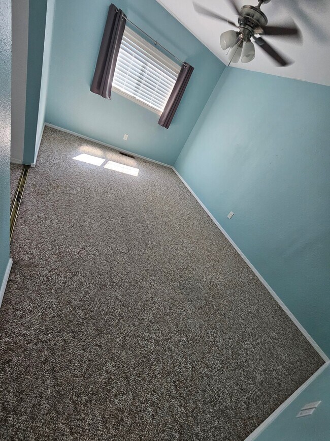 Building Photo - 3801 E Mallard Ln