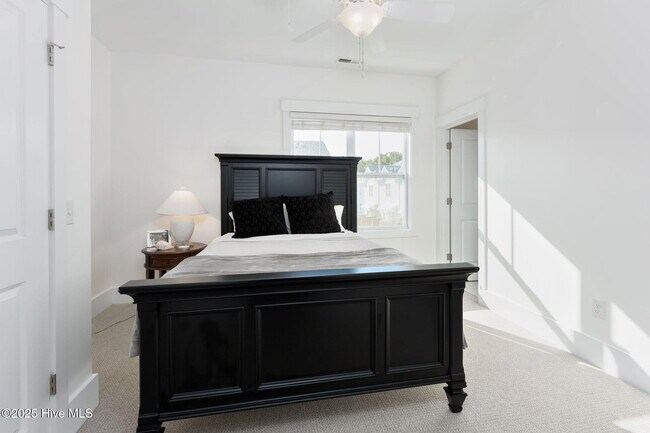Building Photo - 3644 Watch Hill Way