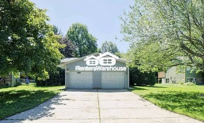 Building Photo - 422 Arion St E