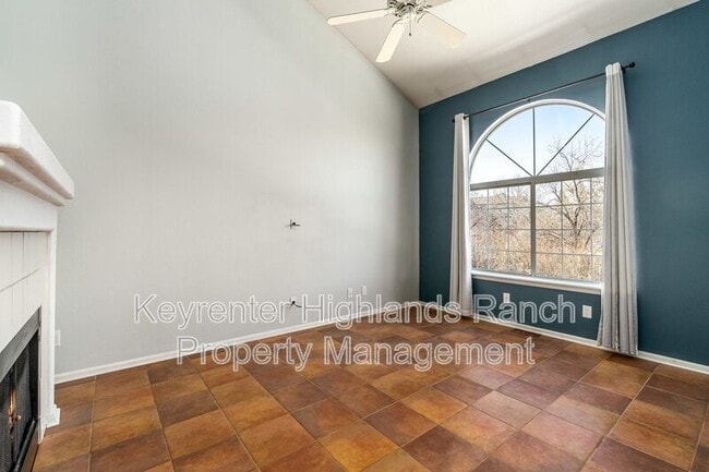 Building Photo - 10557 W Maplewood Dr