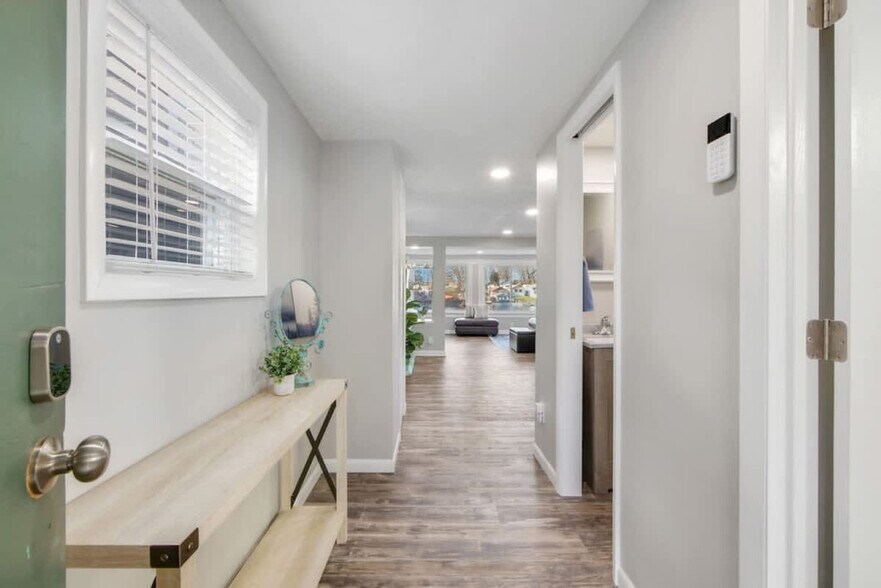 Building Photo - 3576 Portage Point Blvd